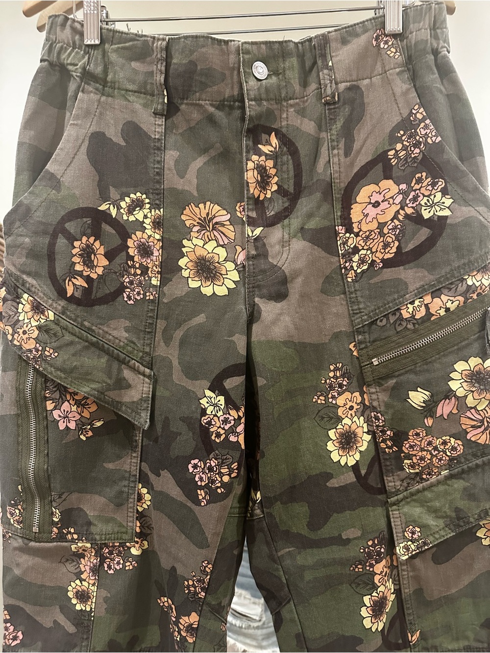 Free People Sz Large Cargo Camo Peace flowers - Picture 5 of 9